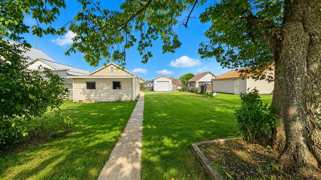 1006 Poe Street Vandergrift, PA 15690 - Photo 13 of 17