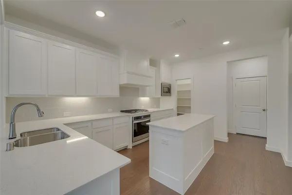 $2,550 | 659 Trail Side Drive, Lewisville, TX 75067