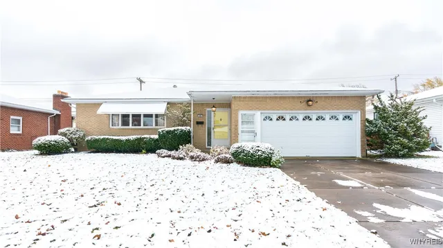 $249,500 | 59 Cresthaven Drive, West Seneca, NY 14224