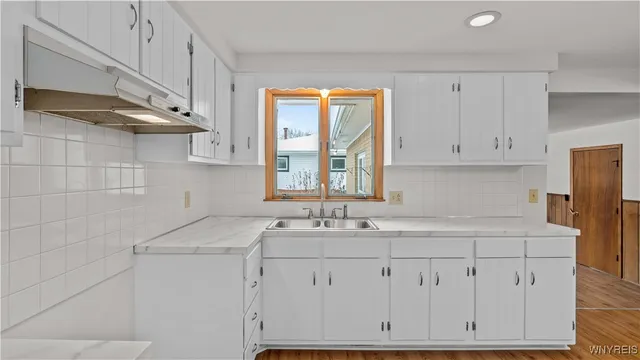 $249,500 | 59 Cresthaven Drive, West Seneca, NY 14224