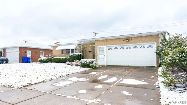 $249,500 | 59 Cresthaven Drive, West Seneca, NY 14224
