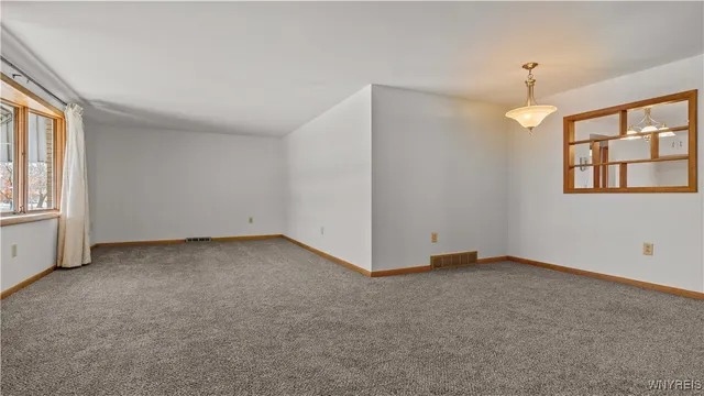 $249,500 | 59 Cresthaven Drive, West Seneca, NY 14224