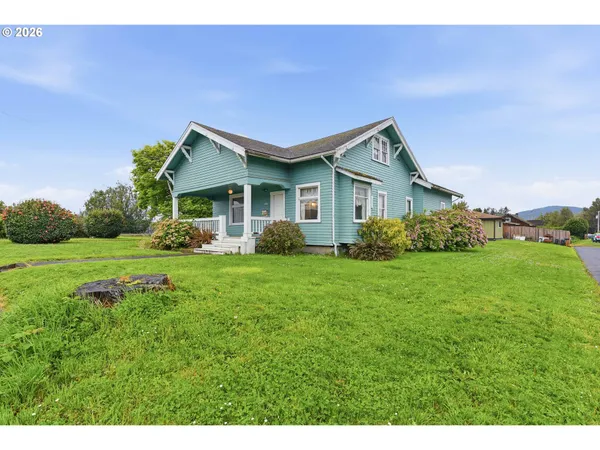 $399,500 | 906 C Street, Myrtle Point, OR 97458