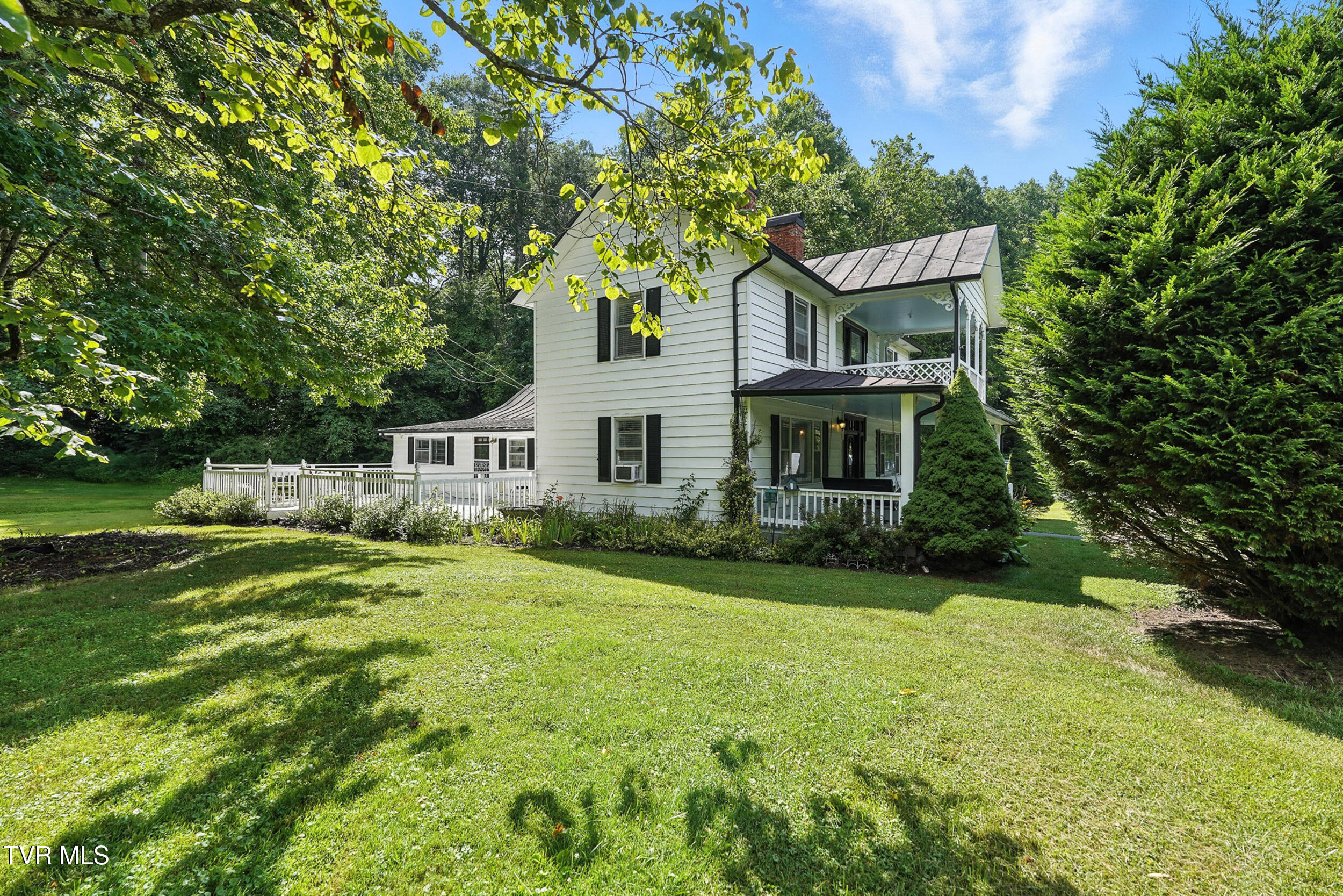 810 Big Dry Run Road Mountain City, TN 37683 - Photo 3 of 41 4_017_dsc00335