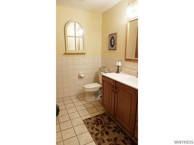 4109 Beach Ridge Road Pendleton, NY 14120 - Photo 13 of 25 Bathroom. nice size half bath off the hallway into