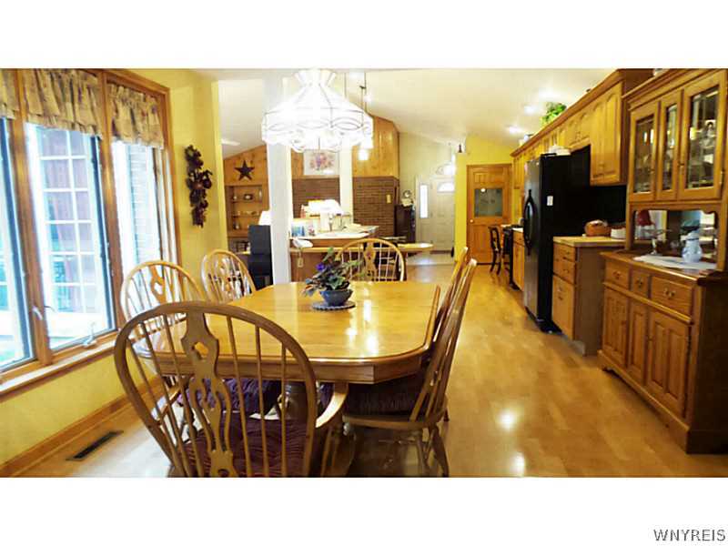 4109 Beach Ridge Road Pendleton, NY 14120 - Photo 2 of 25 Kitchen Dining. Wow can you believe this kitchen?