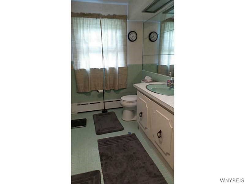 4109 Beach Ridge Road Pendleton, NY 14120 - Photo 22 of 25 Bathroom. The original bath in the front unit has