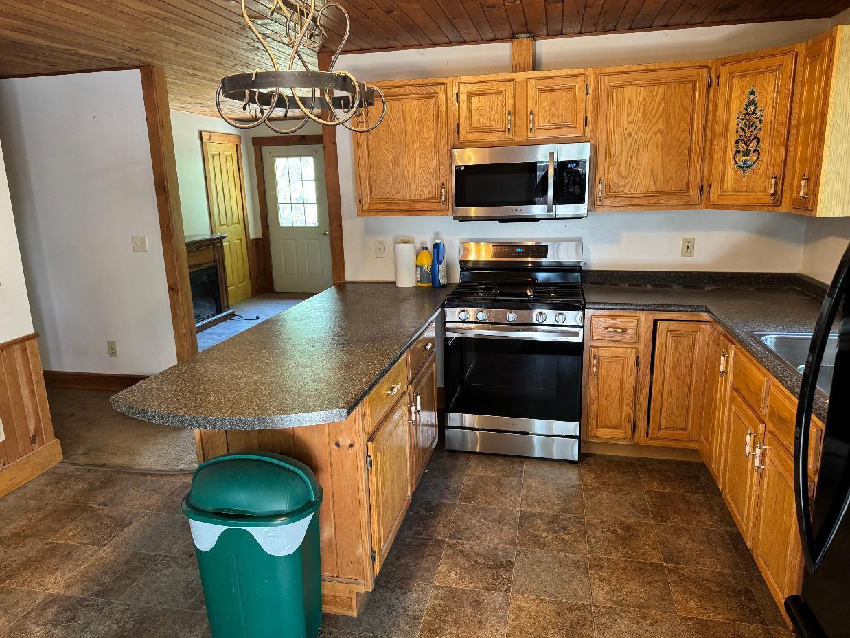 368 Dover Road Boothbay, ME 04537 - Photo 3 of 16 368 Dover kitchen 2