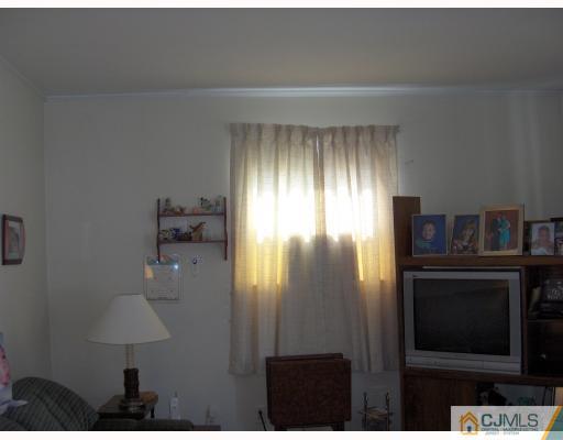 53 Tunison Road New Brunswick, NJ 08901 - Photo 3 of 10