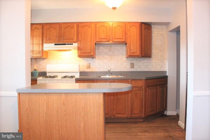 7845 Wynbrook Road Baltimore, MD 21224 - Photo 14 of 29 Breakfast bar