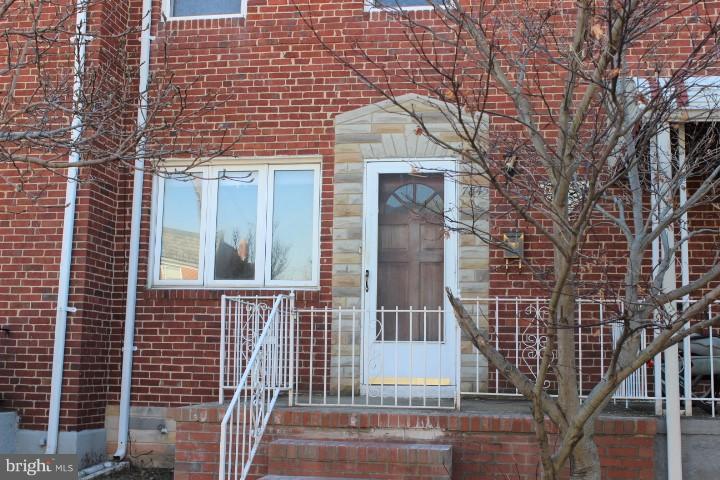 7845 Wynbrook Road Baltimore, MD 21224 - Photo 4 of 29 Great little front patio