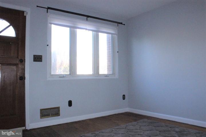 7845 Wynbrook Road Baltimore, MD 21224 - Photo 6 of 29 Big windows for tons of light