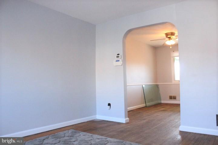 7845 Wynbrook Road Baltimore, MD 21224 - Photo 8 of 29 Living Room