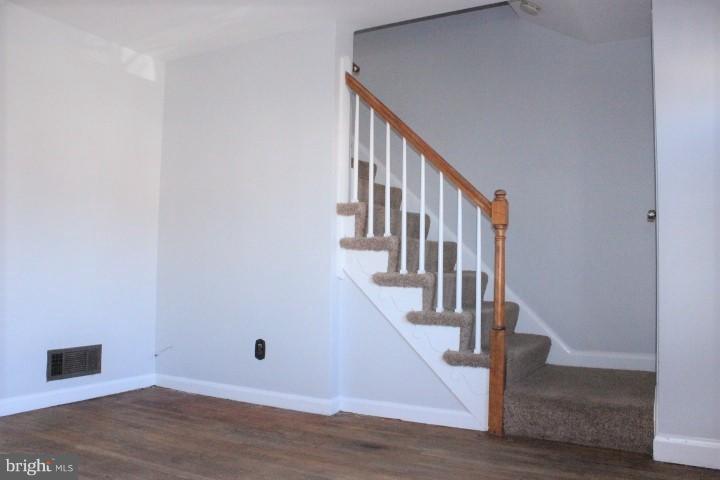 7845 Wynbrook Road Baltimore, MD 21224 - Photo 9 of 29 Living Room