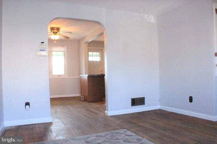 7845 Wynbrook Road Baltimore, MD 21224 - Photo 10 of 29 Open to dining room