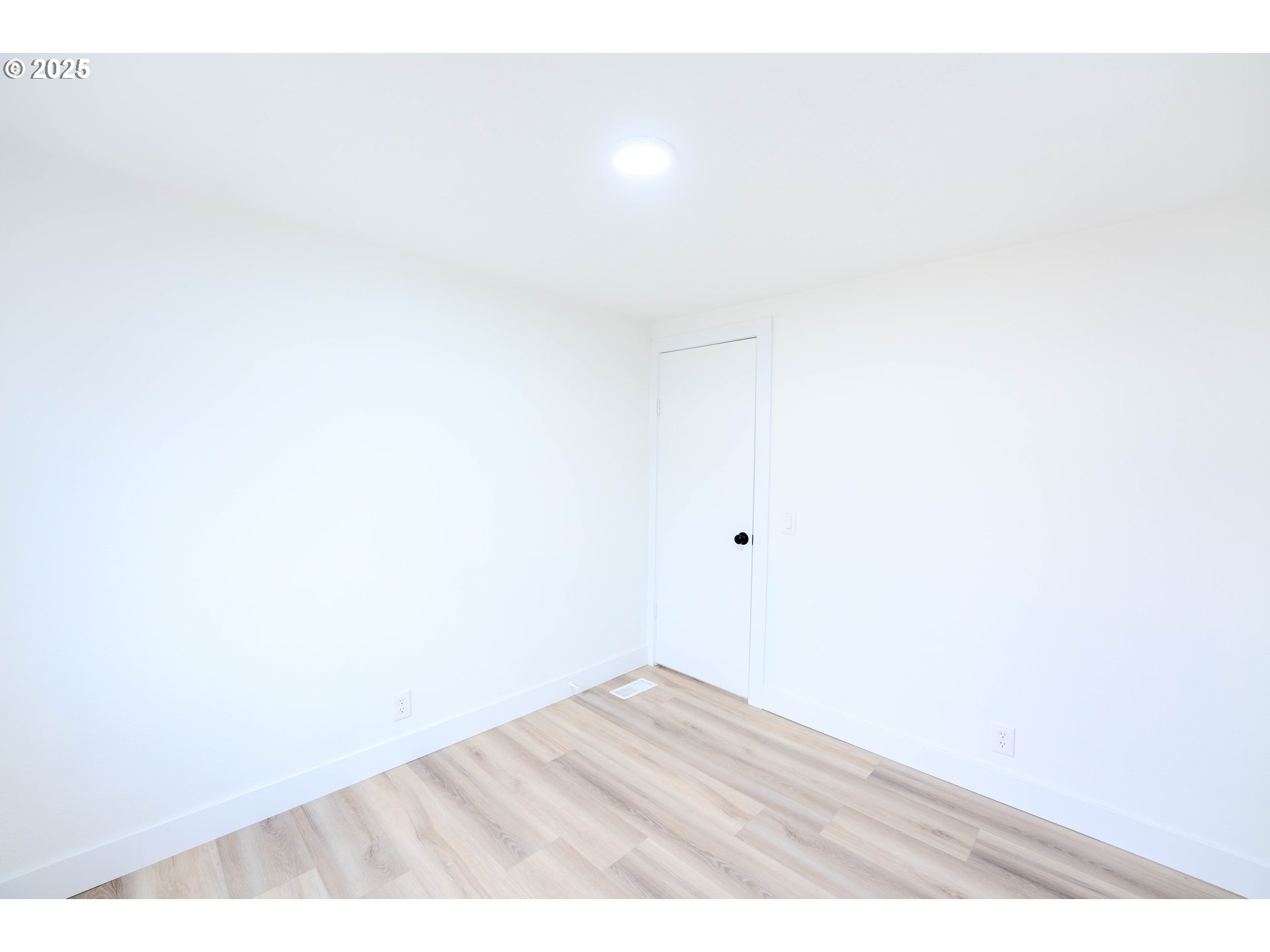 3370 Maple Street, Unit 44 Hubbard, OR 97032 - Photo 17 of 29 a view of an empty room