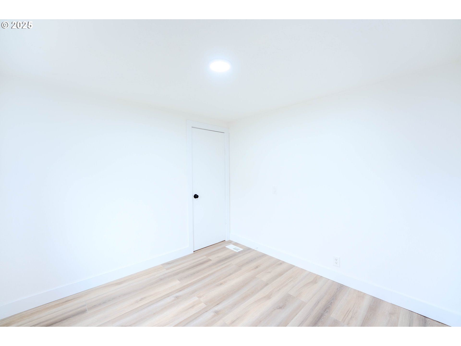 3370 Maple Street, Unit 44 Hubbard, OR 97032 - Photo 22 of 29 a view of an empty room