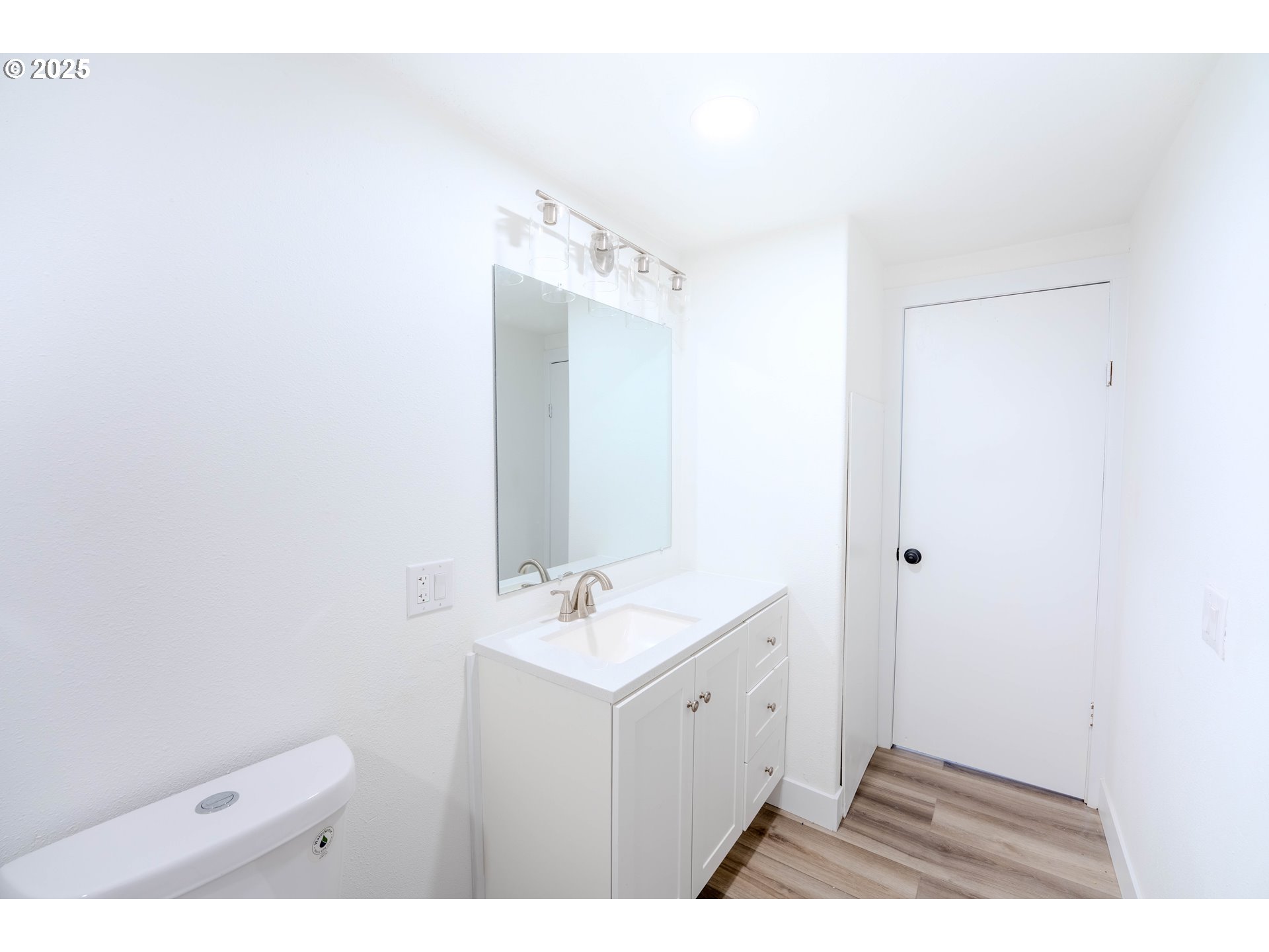 3370 Maple Street, Unit 44 Hubbard, OR 97032 - Photo 8 of 29 a bathroom with a sink and a mirror