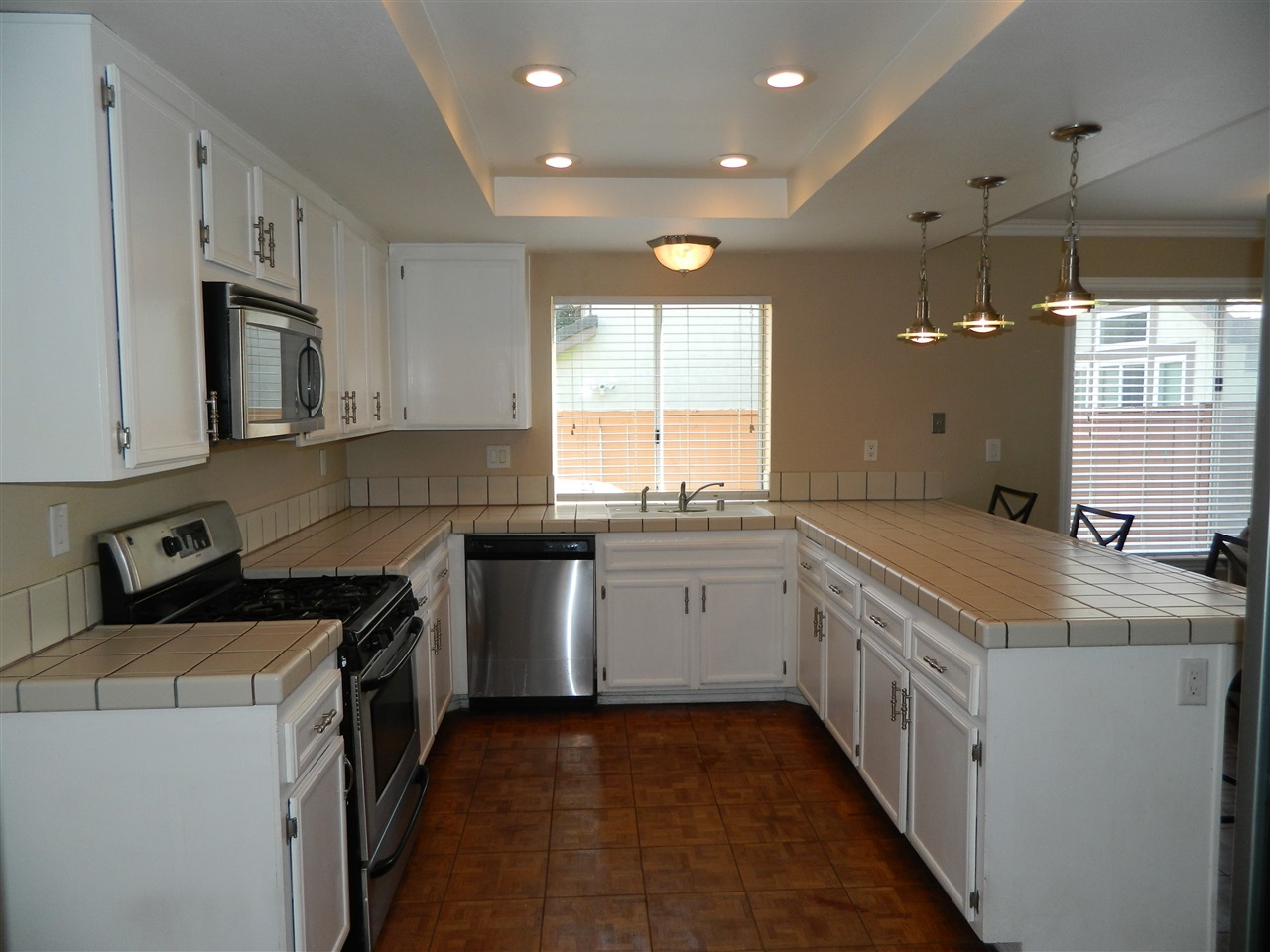 686 Rue Avallon Chula Vista, CA 91913 - Photo 11 of 25 Lots of Cabinets