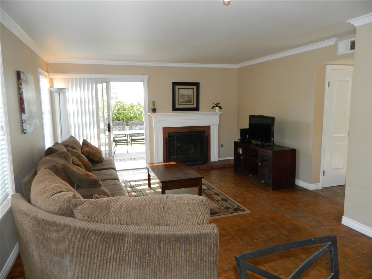 686 Rue Avallon Chula Vista, CA 91913 - Photo 8 of 25 Spacious Family Room