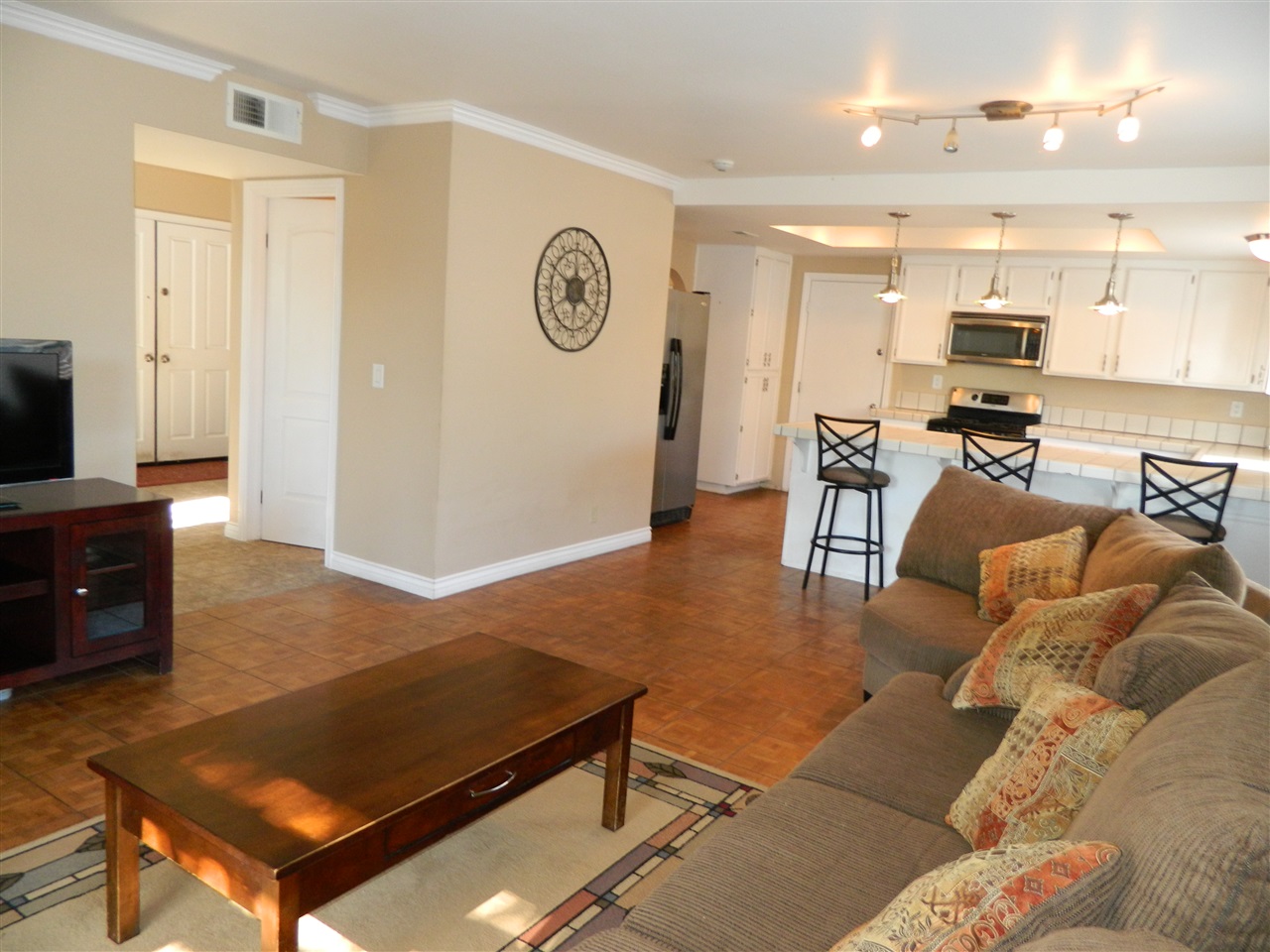 686 Rue Avallon Chula Vista, CA 91913 - Photo 9 of 25 Spacious Family Room