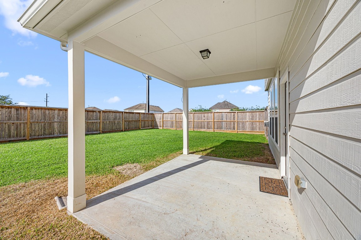 2922 Coachmaker Trail Rosenberg, TX 77471 - Photo 21 of 29 Covered back porch and no back neighbors!