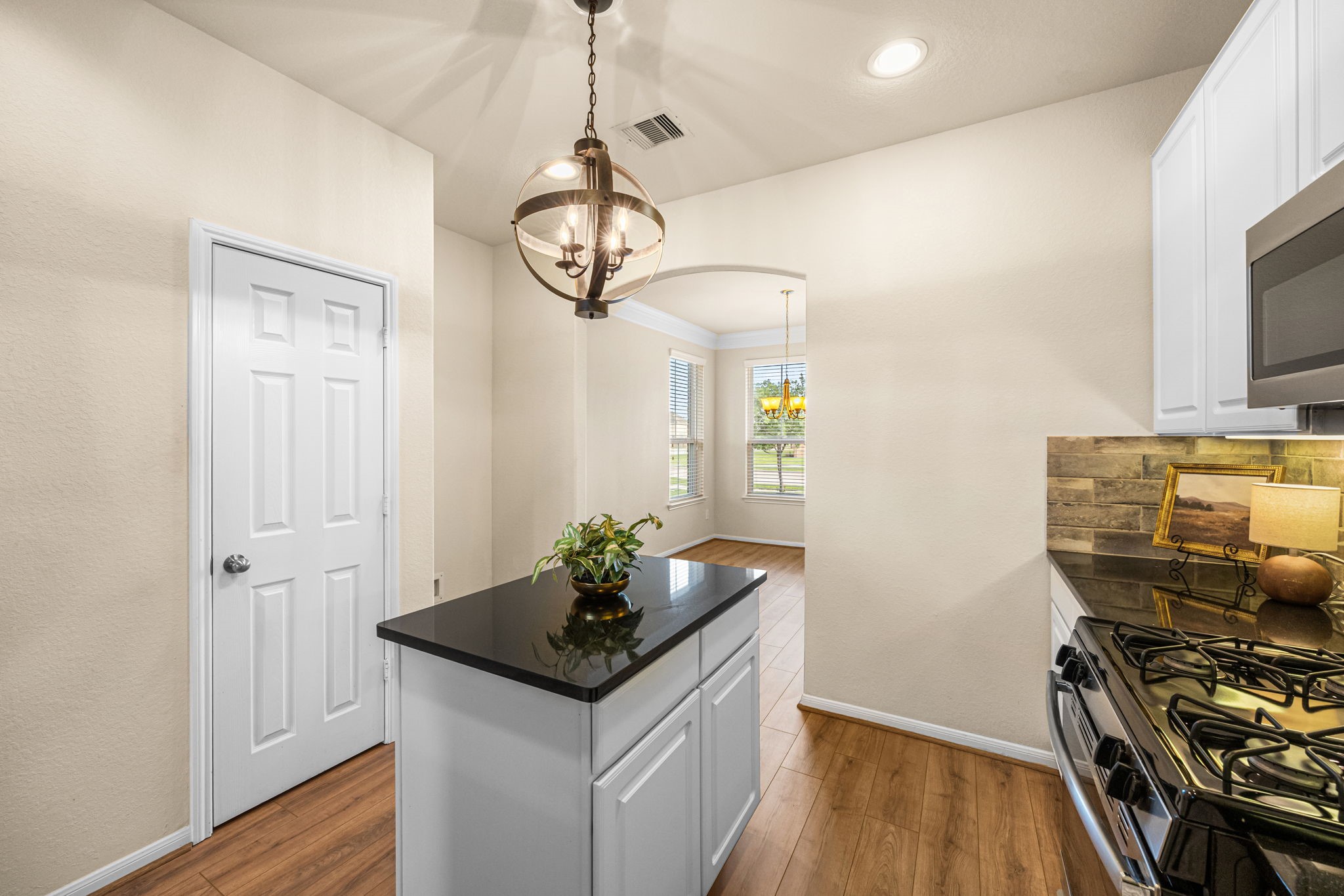 2922 Coachmaker Trail Rosenberg, TX 77471 - Photo 10 of 29 View of the dining room/breakfast room from the kitchen.