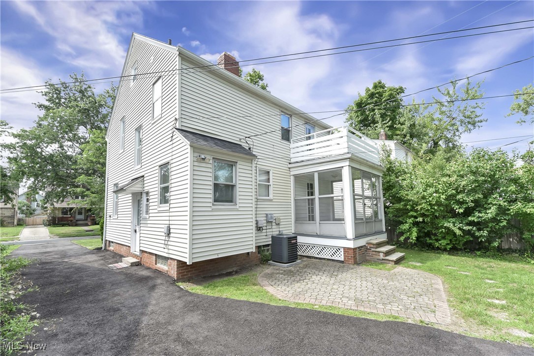 2299 Allison Road Cleveland, OH 44118 - Photo 3 of 18