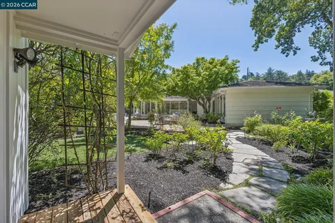 $1,995,000 | 4 Crest Road, Lafayette, CA 94549