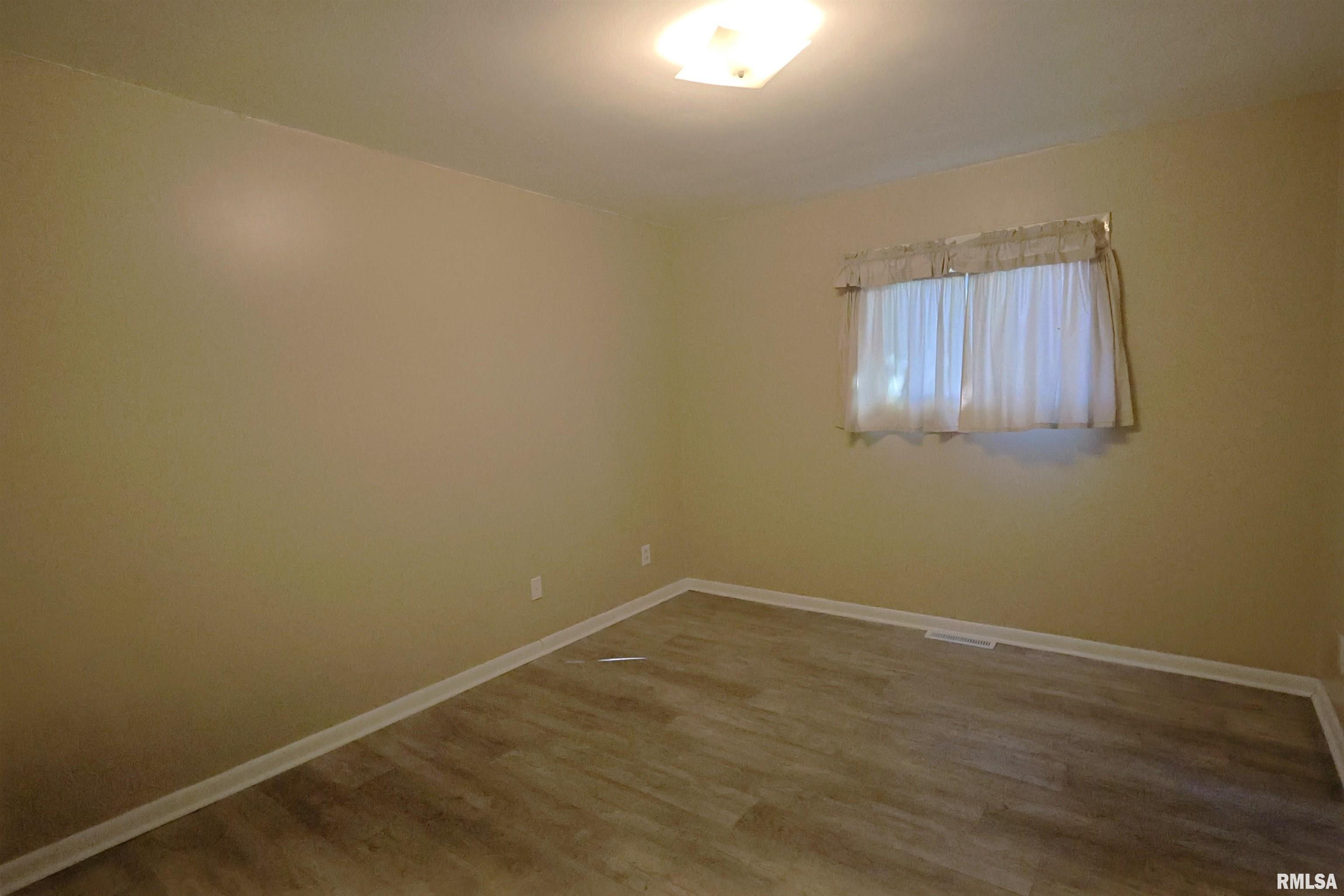 11 Ridge Road Centralia, IL 62801 - Photo 16 of 23