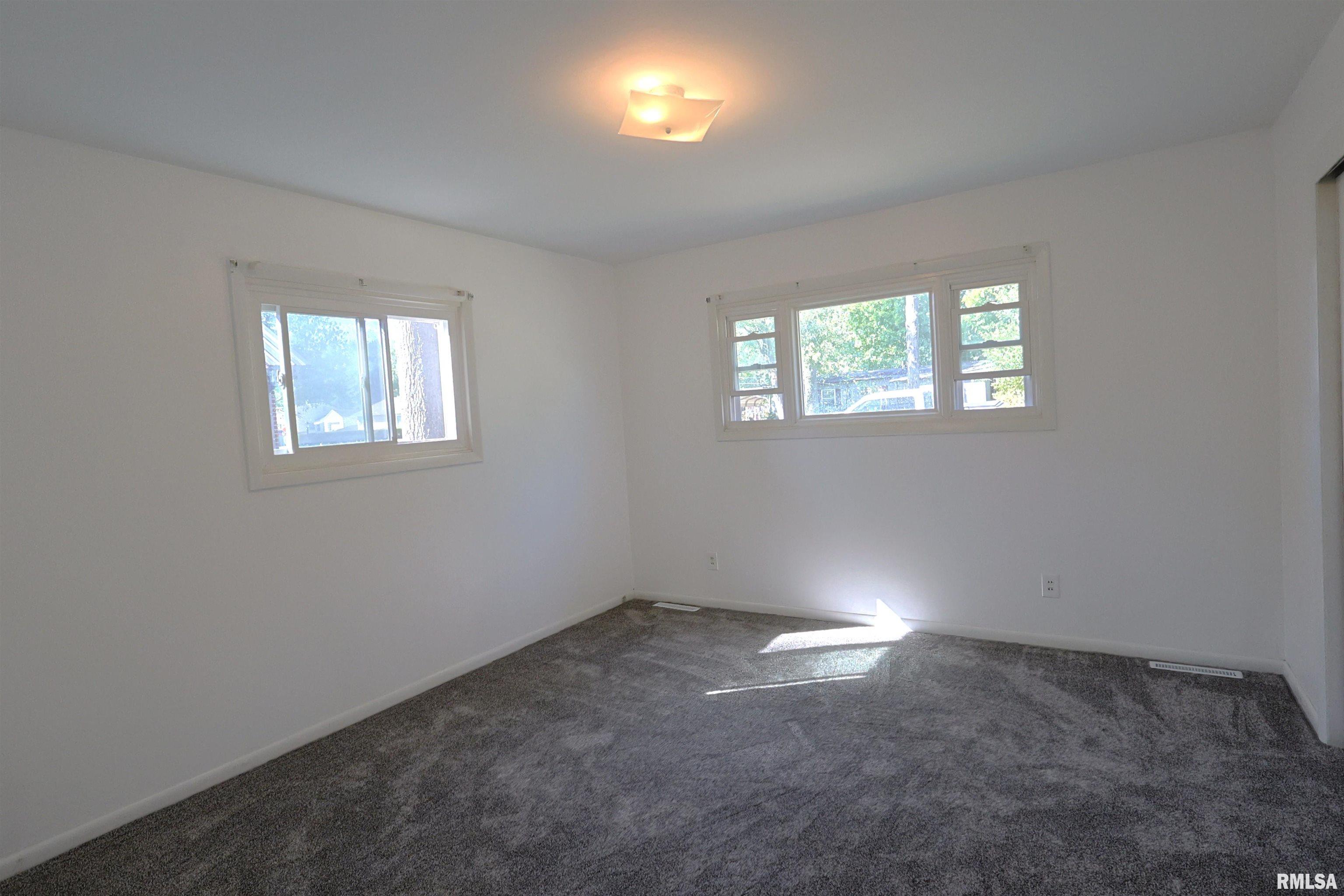 11 Ridge Road Centralia, IL 62801 - Photo 19 of 23