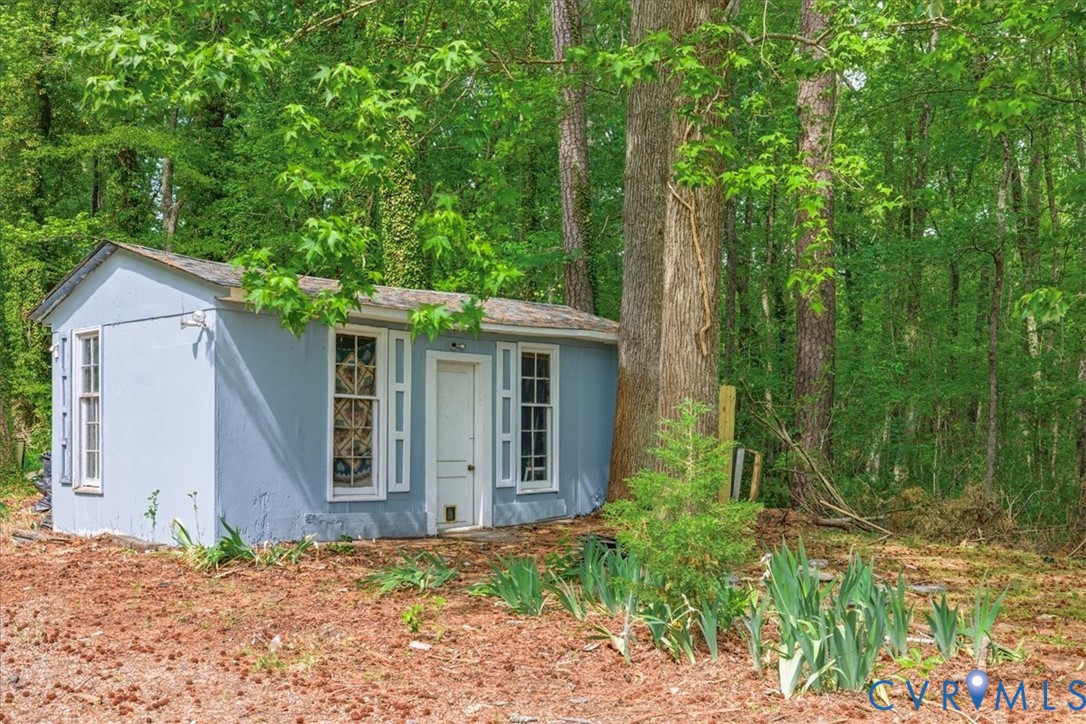 5306 Sterling Road Petersburg, VA 23803 - Photo 27 of 39 a view of a house with backyard and garden