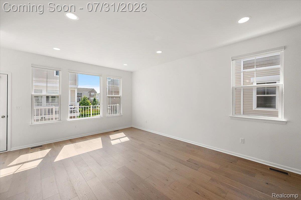 2500 Normandy Road Royal Oak, MI 48073 - Photo 13 of 47 20-2500 Normandy Unit 3-37.jpg