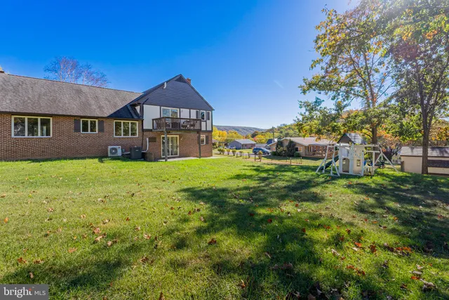 a view of a house with a big yard