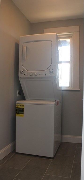35 Mt Ida Road, Unit 2 Boston, MA 02122 - Photo 4 of 28 Gallery Image 4