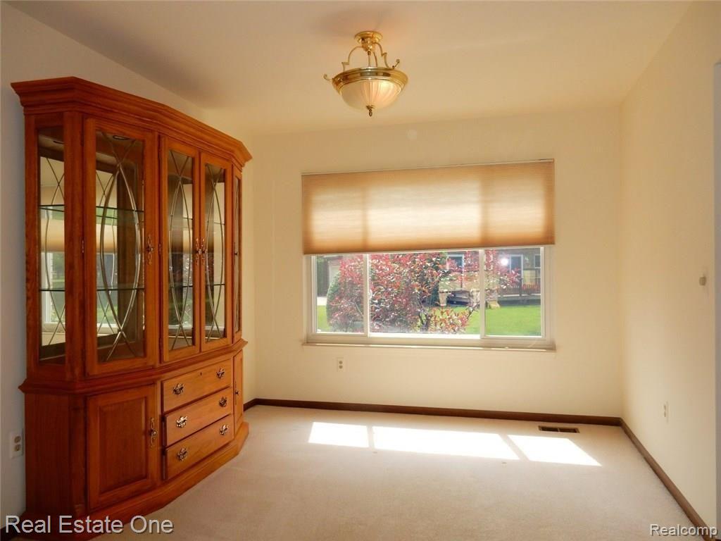 745 Lion Street Rochester Hills, MI 48307 - Photo 11 of 80