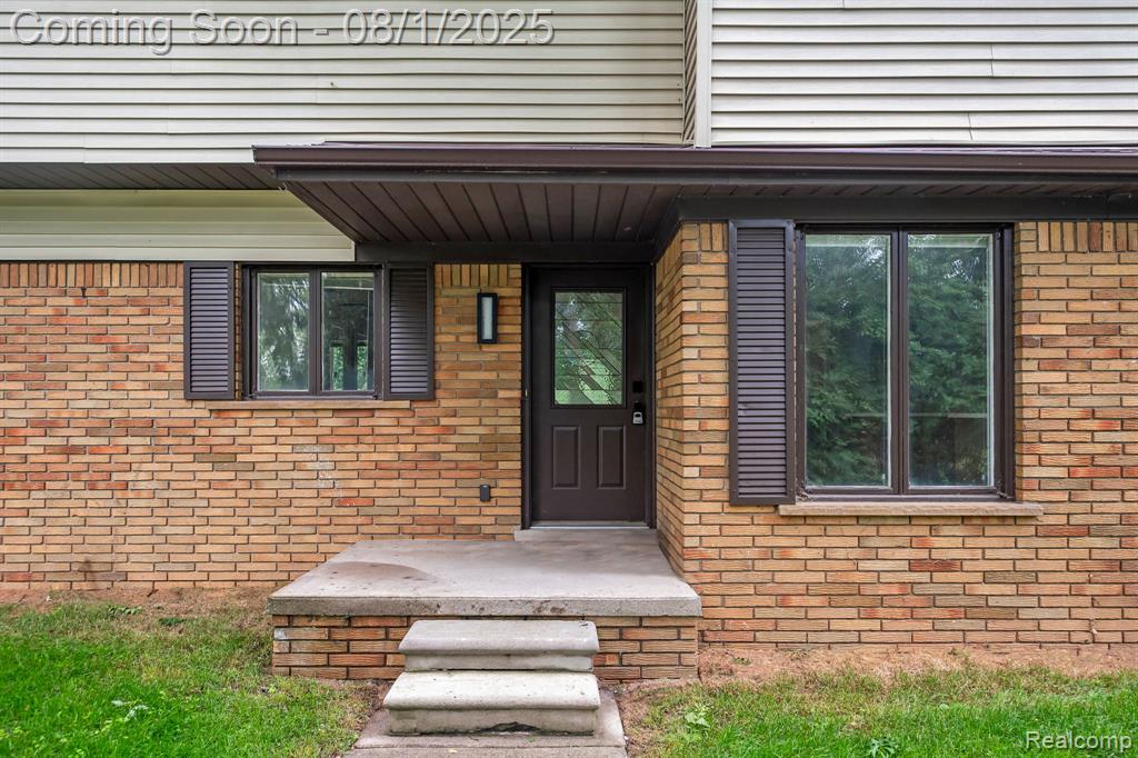 4866 Walnut Lake Road Bloomfield Hills, MI 48301 - Photo 2 of 33