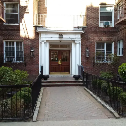 $445,000 | 110-07 73rd Road, Unit 4D | Forest Hills