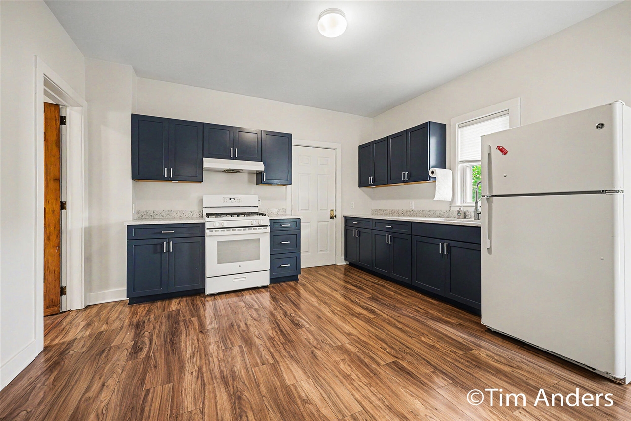 816 Innes Street Northeast Grand Rapids, MI 49503 - Photo 9 of 24