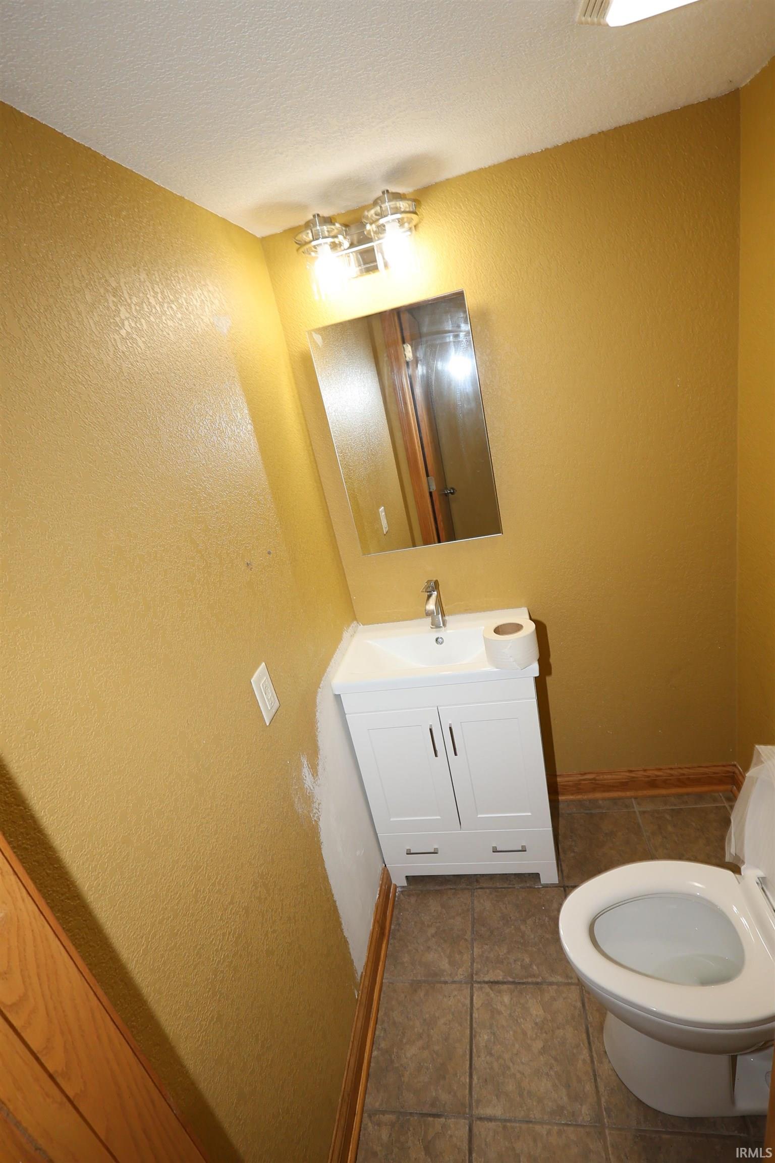 101 West Main Street Syracuse, IN 46567 - Photo 9 of 32