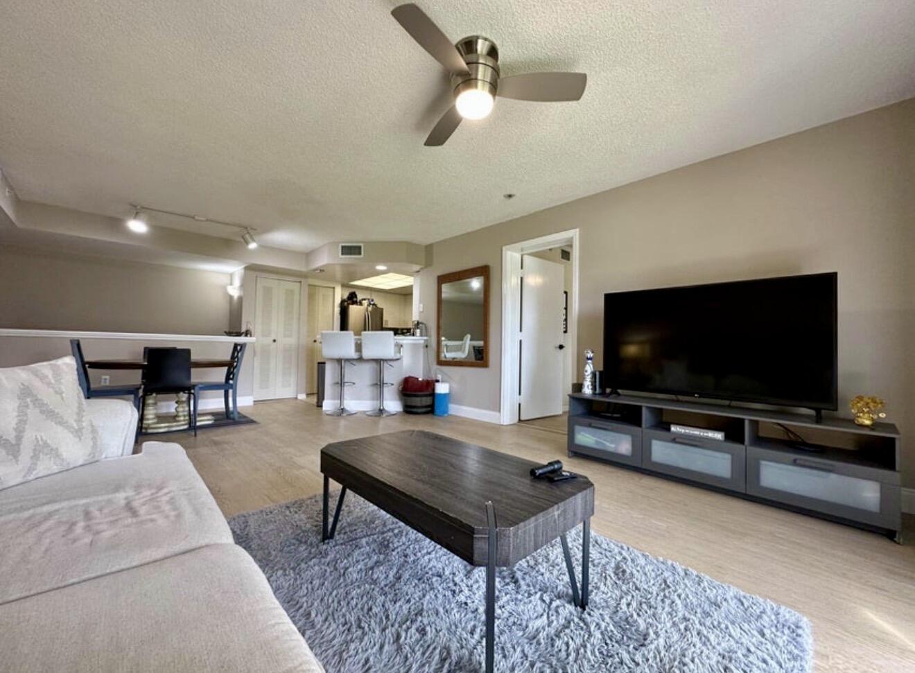 4191 Haverhill Road, Unit 405 West Palm Beach, FL 33417 - Photo 18 of 86 IMG_3335