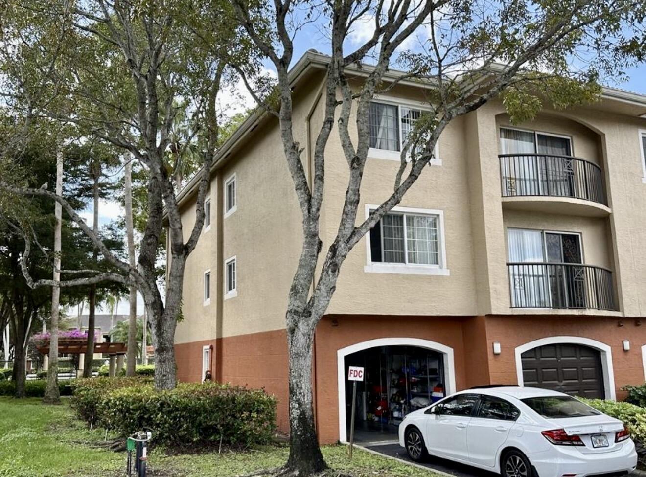 4191 Haverhill Road, Unit 405 West Palm Beach, FL 33417 - Photo 2 of 86 IMG_3319