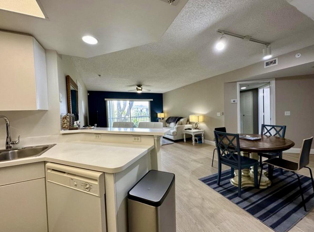 4191 Haverhill Road, Unit 405 West Palm Beach, FL 33417 - Photo 28 of 86 IMG_3345