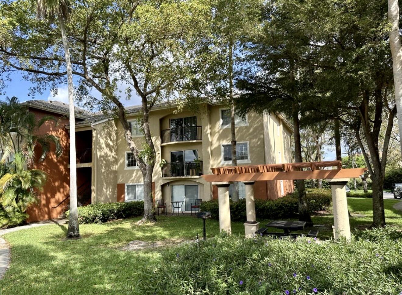 4191 Haverhill Road, Unit 405 West Palm Beach, FL 33417 - Photo 58 of 86 IMG_3375