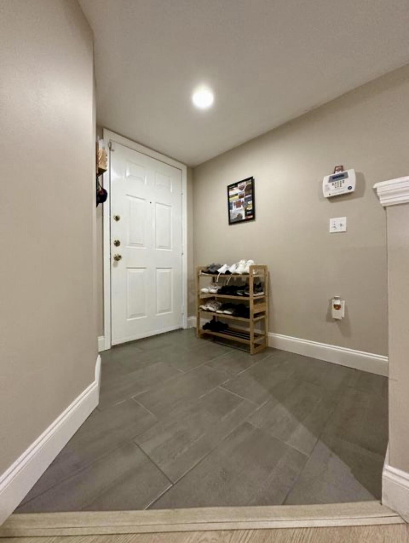 4191 Haverhill Road, Unit 405 West Palm Beach, FL 33417 - Photo 7 of 86 IMG_3324