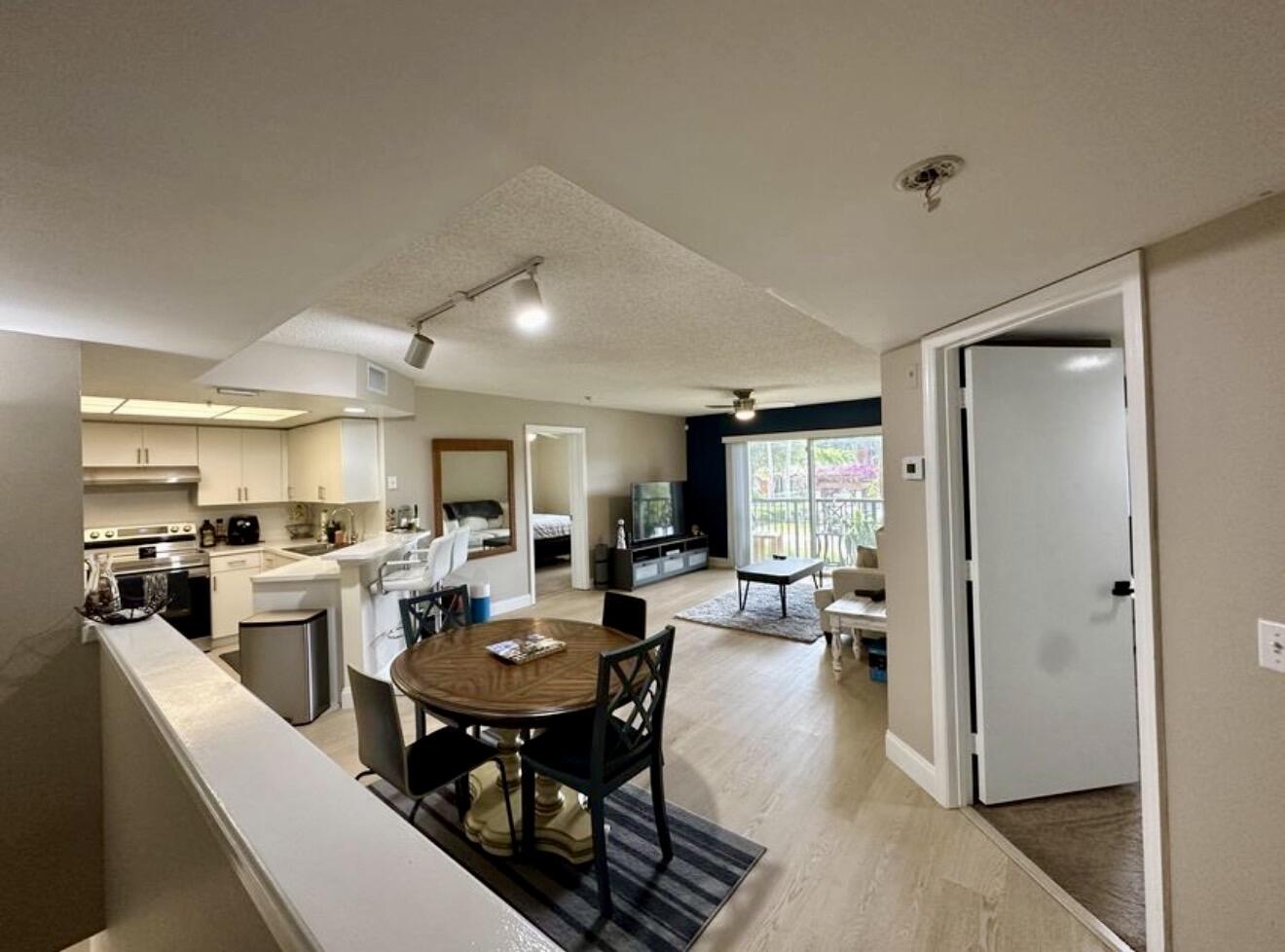 4191 Haverhill Road, Unit 405 West Palm Beach, FL 33417 - Photo 10 of 86 IMG_3327
