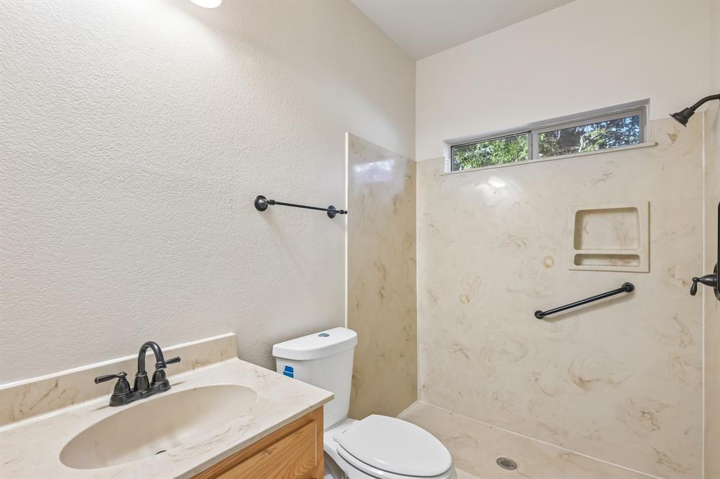 2617 Kirby Road Rowlett, TX 75088 - Photo 21 of 35 Secondary Full Bathroom