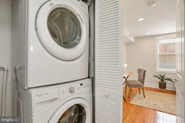 a view of a bedroom with washer and dryer