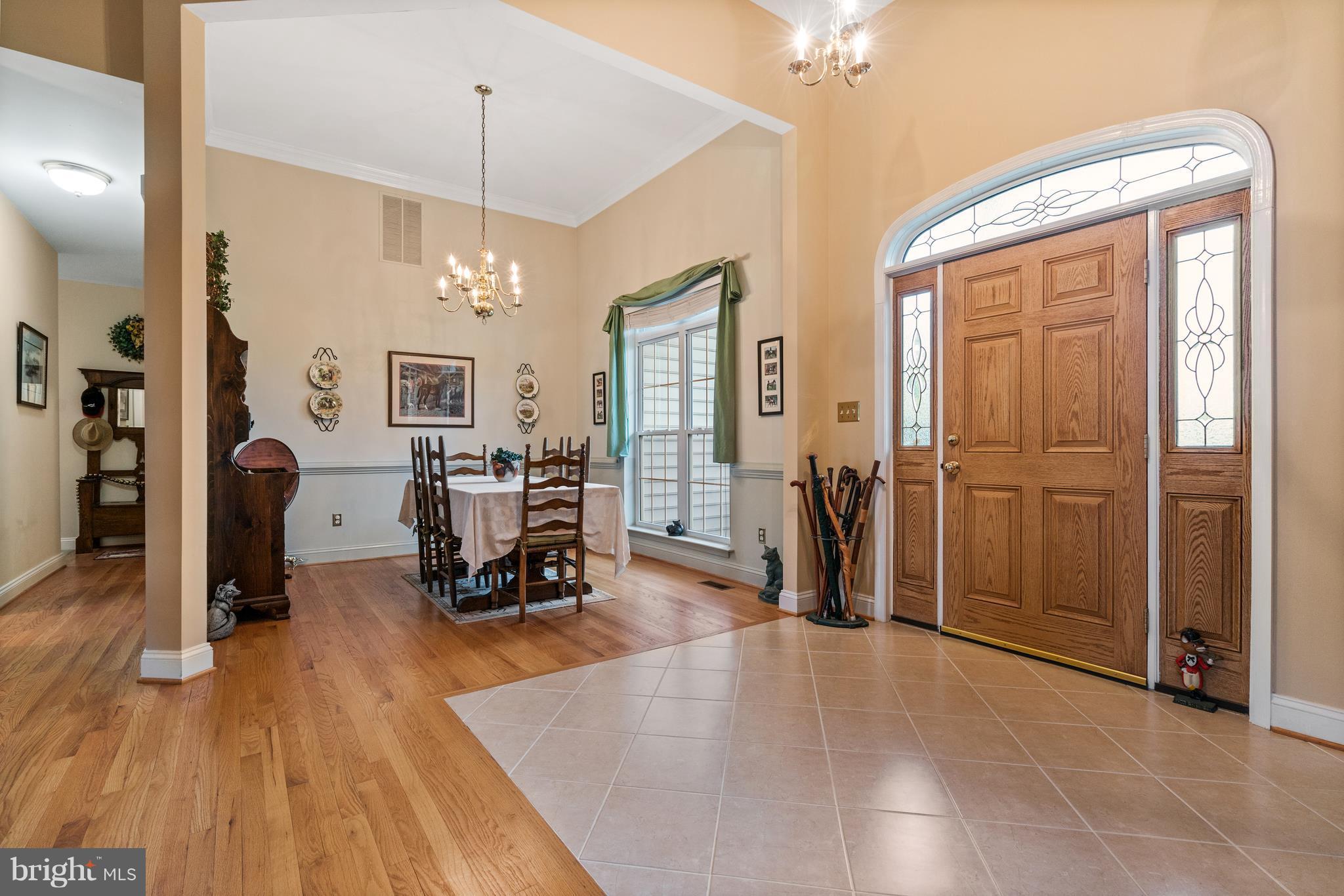 11546 Hereford Road Markham, VA 22643 - Photo 8 of 30 Foyer and Dining Area