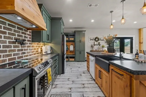 $599,900 | 10885 Fm 1130, Orange, TX 77632